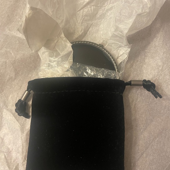 NEW Mary Kay Velvet Purse with Mirror Compact - Picture 3 of 10